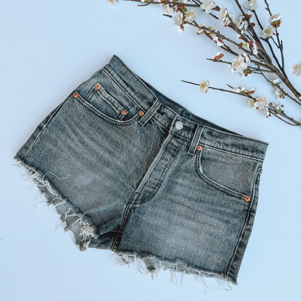 Levi's 501 Original High Rise Denim Shorts (EUC)
